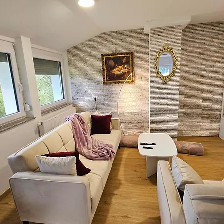 Apartma Forest Hill *