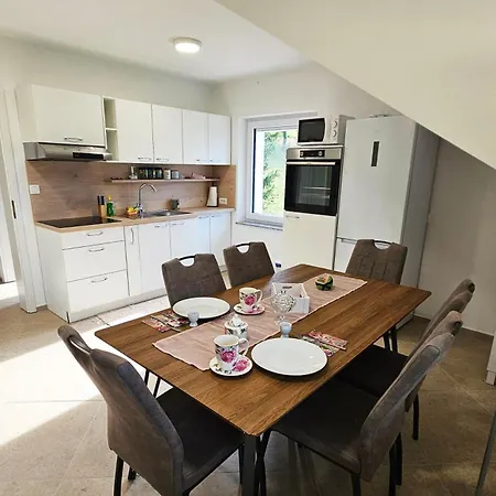 Forest Hill Apartma Grize